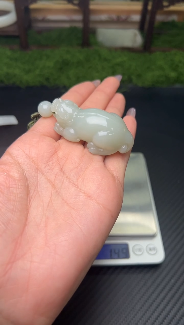 未镶嵌和田玉把件暴****号且末微色差近矿把件