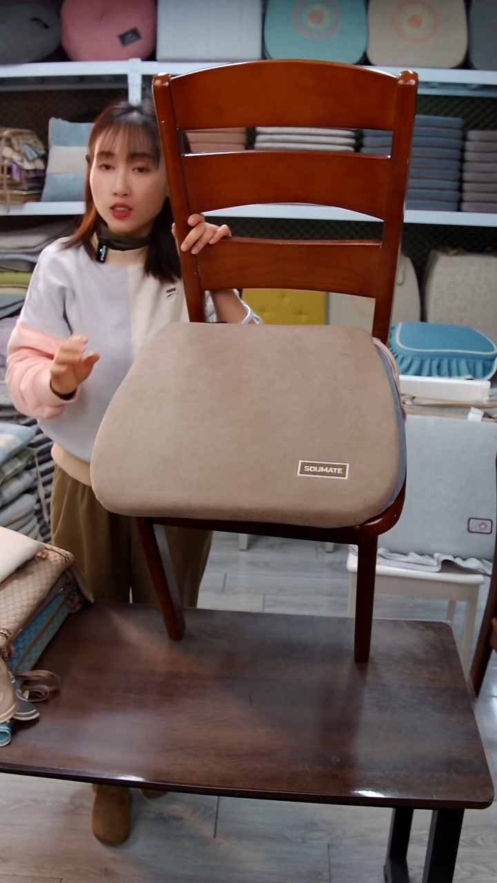 布平绒刺绣：咖色4个