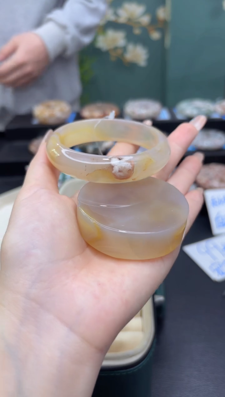 【闪购商品】石英质玉未镶嵌手镯C4(60圈赠送镯心)