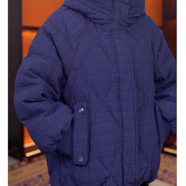 杭州正品羽绒服2025上新墨蓝高定色波浪织花时尚保暖外套YRF5070
