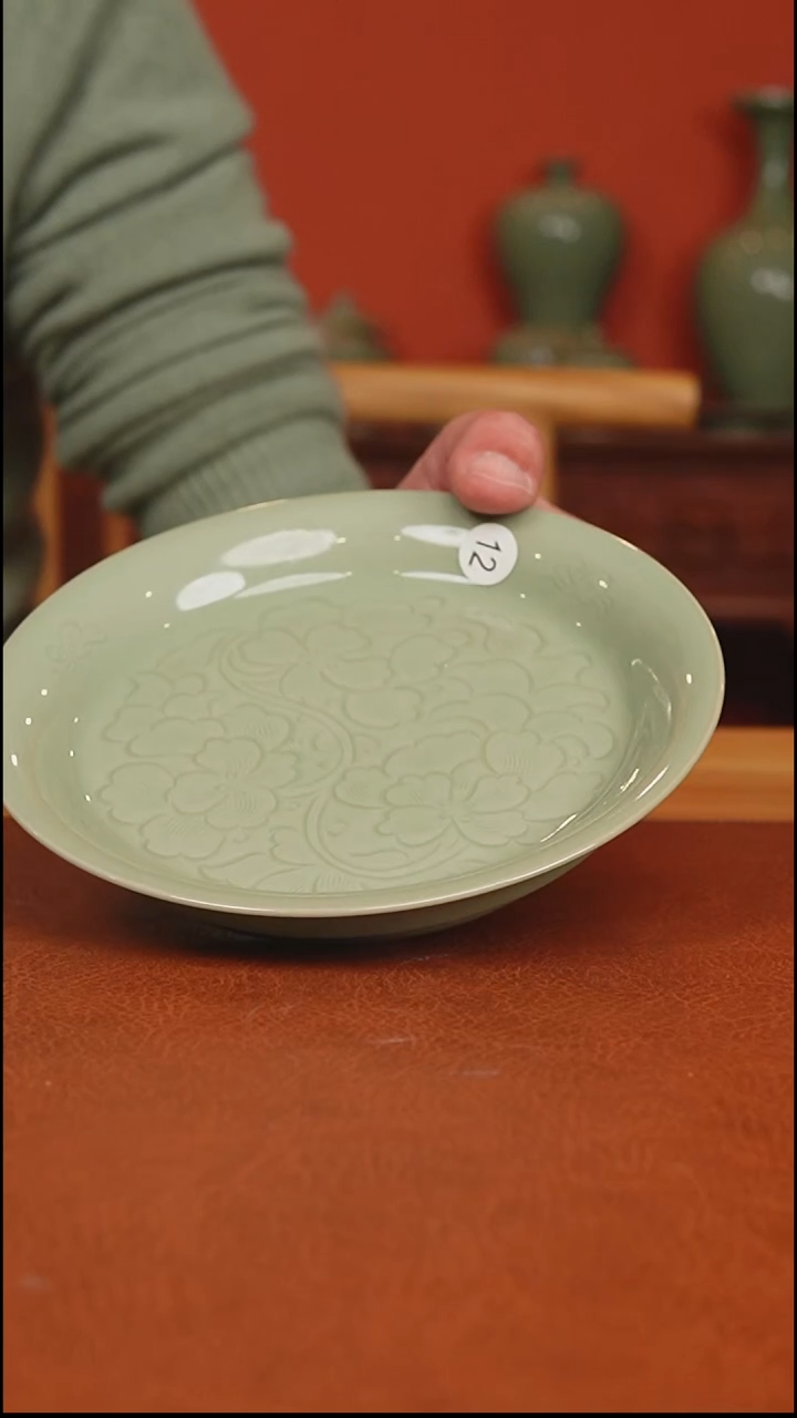 越窑秘色瓷牡丹纹壶承二级品