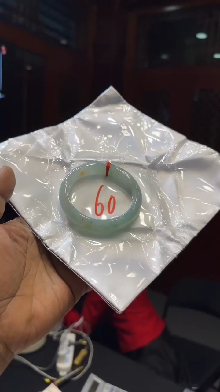 【闪购商品】翡翠手镯未镶嵌手镯