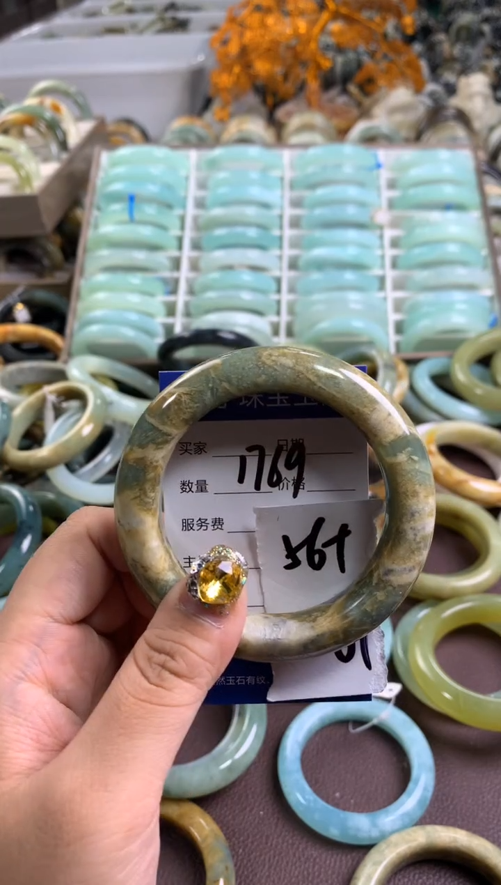 【闪购商品】蛇纹石玉手镯未镶嵌1769