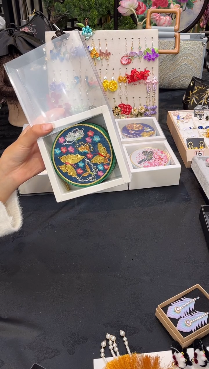 织绣芋****?非遗苏绣手工饰品 