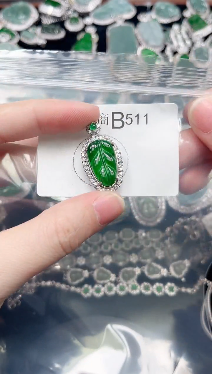 翡翠未镶嵌颈饰赠皮绳511