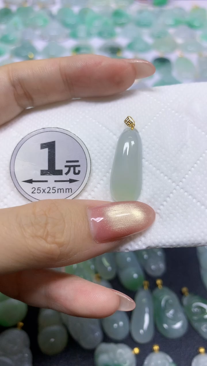 翡翠18K金镶嵌颈饰天然翡翠A货