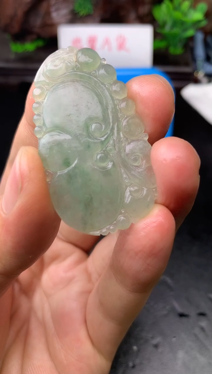 颈饰未镶嵌翡翠玉**哥如意