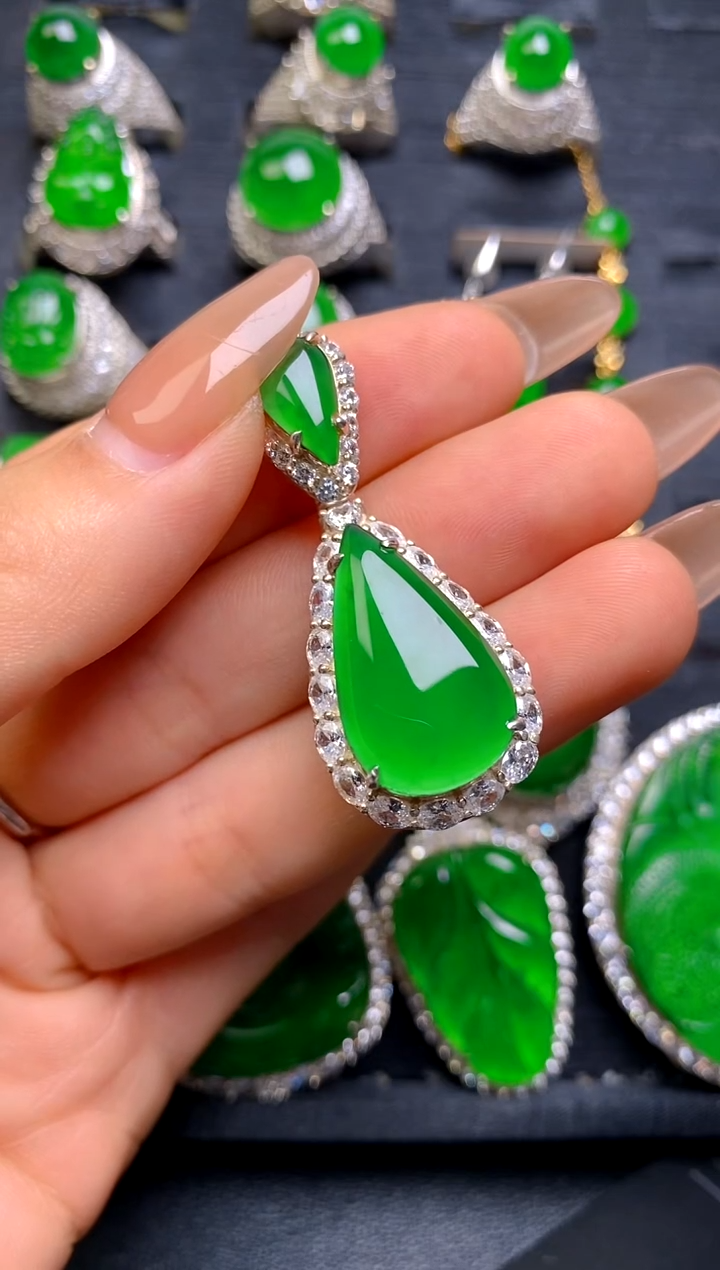 【闪购商品】翡翠吊坠(赠链)银S925镶嵌水滴