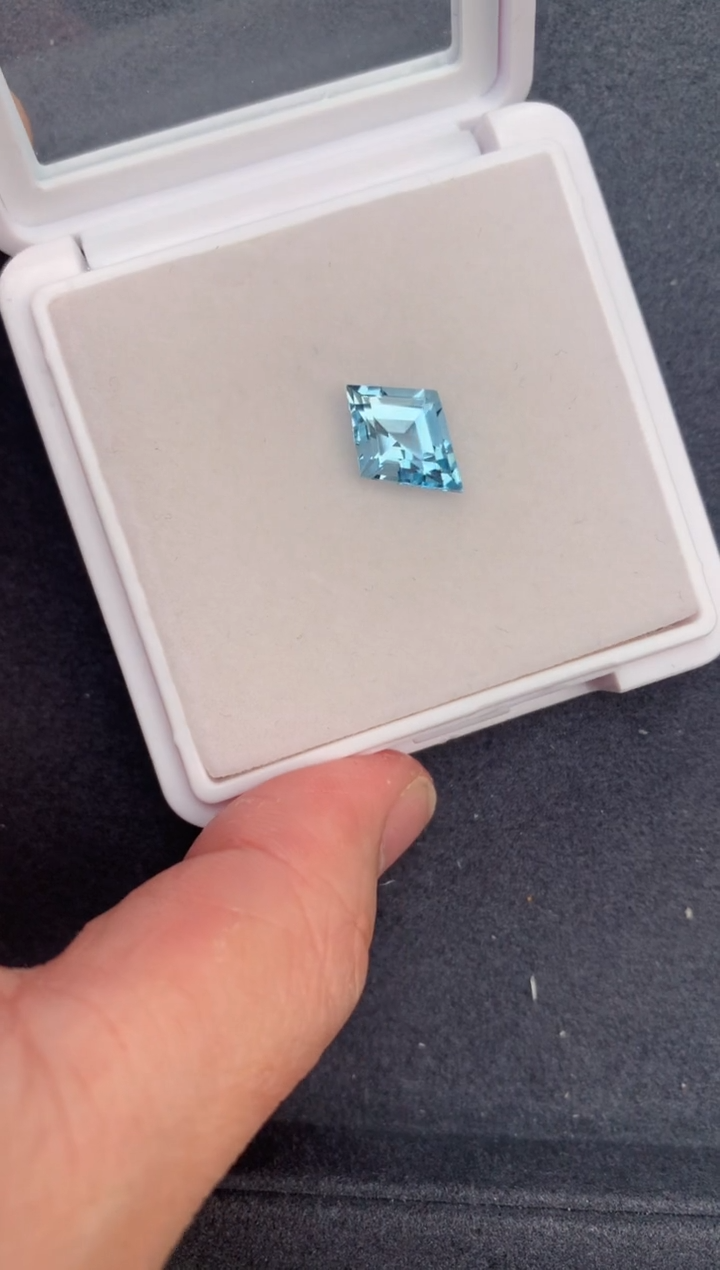 【闪购商品】海蓝宝石裸石未镶嵌3ct 海蓝宝石