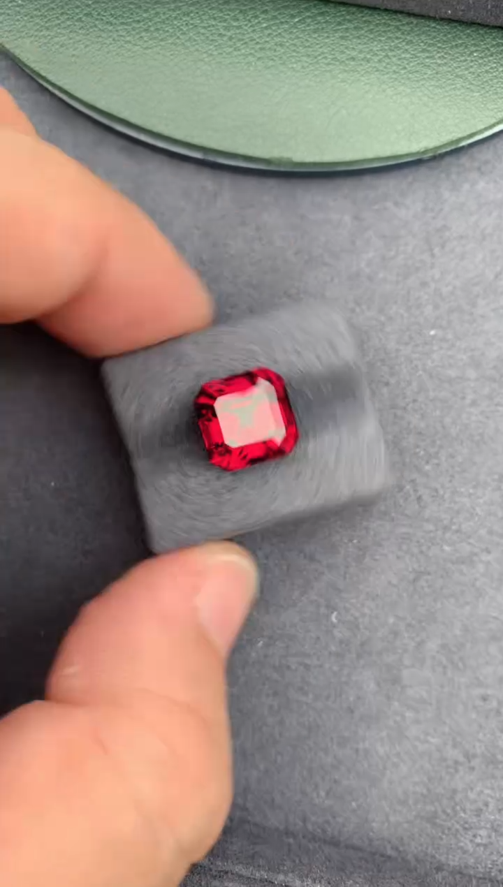 【闪购商品】石榴石裸石未镶嵌7ct  镁铝榴石