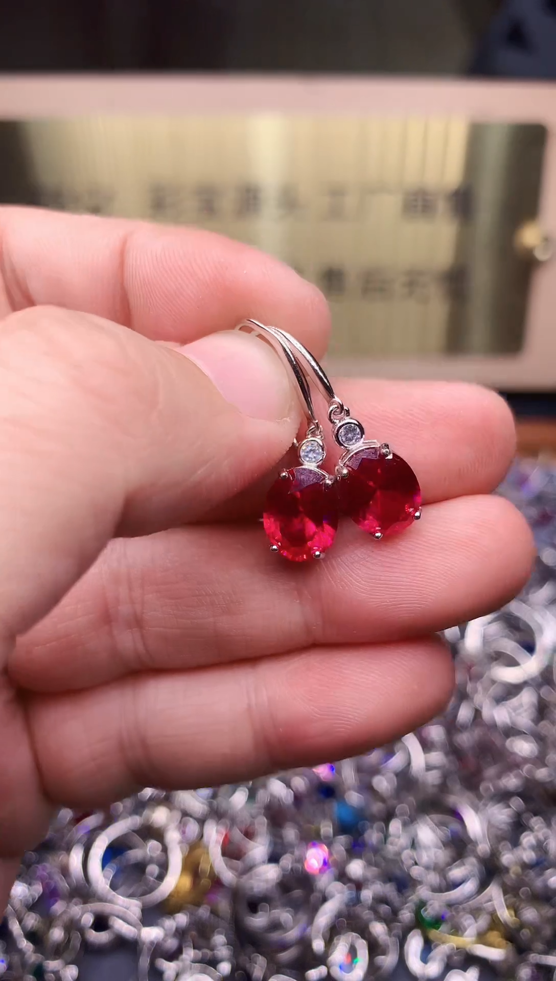 【闪购商品】红宝石耳饰银S925镶嵌........