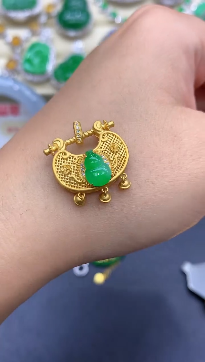 颈饰18K金镶嵌翡翠397-中国好珍宝