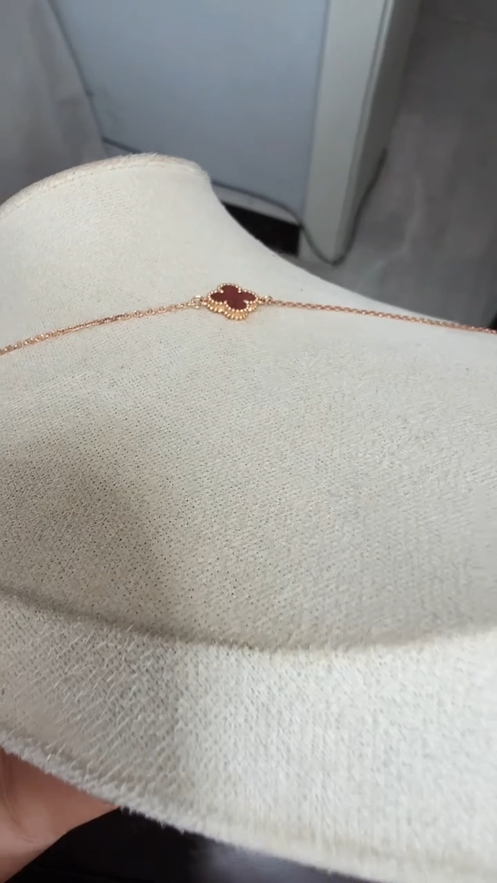 18K金镶嵌手链玛瑙/玉髓小单花红玉髓手链
