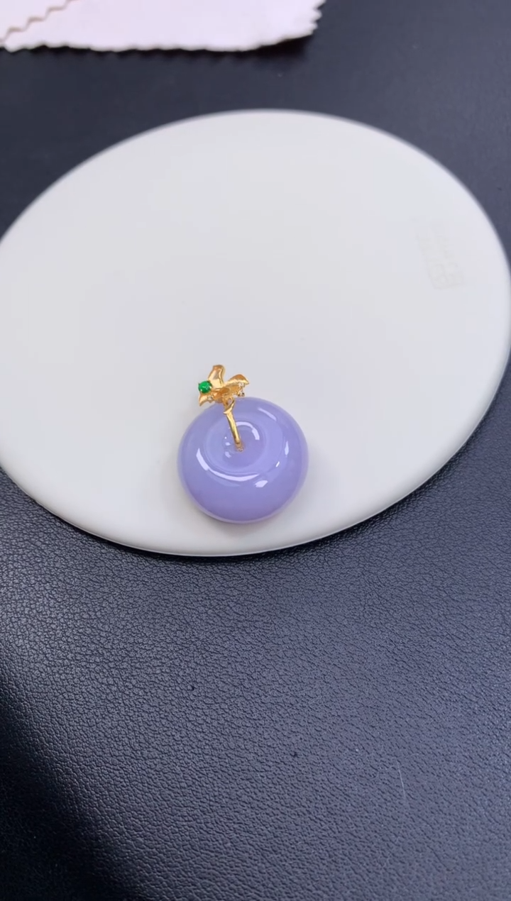 颈饰18K金镶嵌翡翠48小时鉴赏期 退货不扣服务费