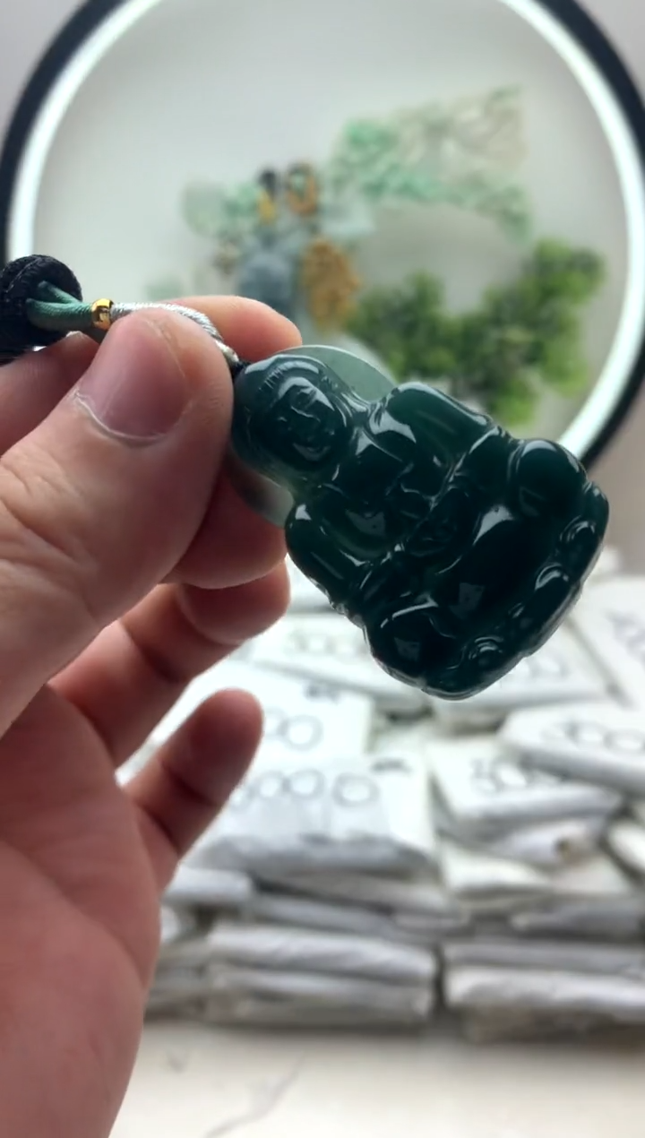 颈饰未镶嵌翡翠观音