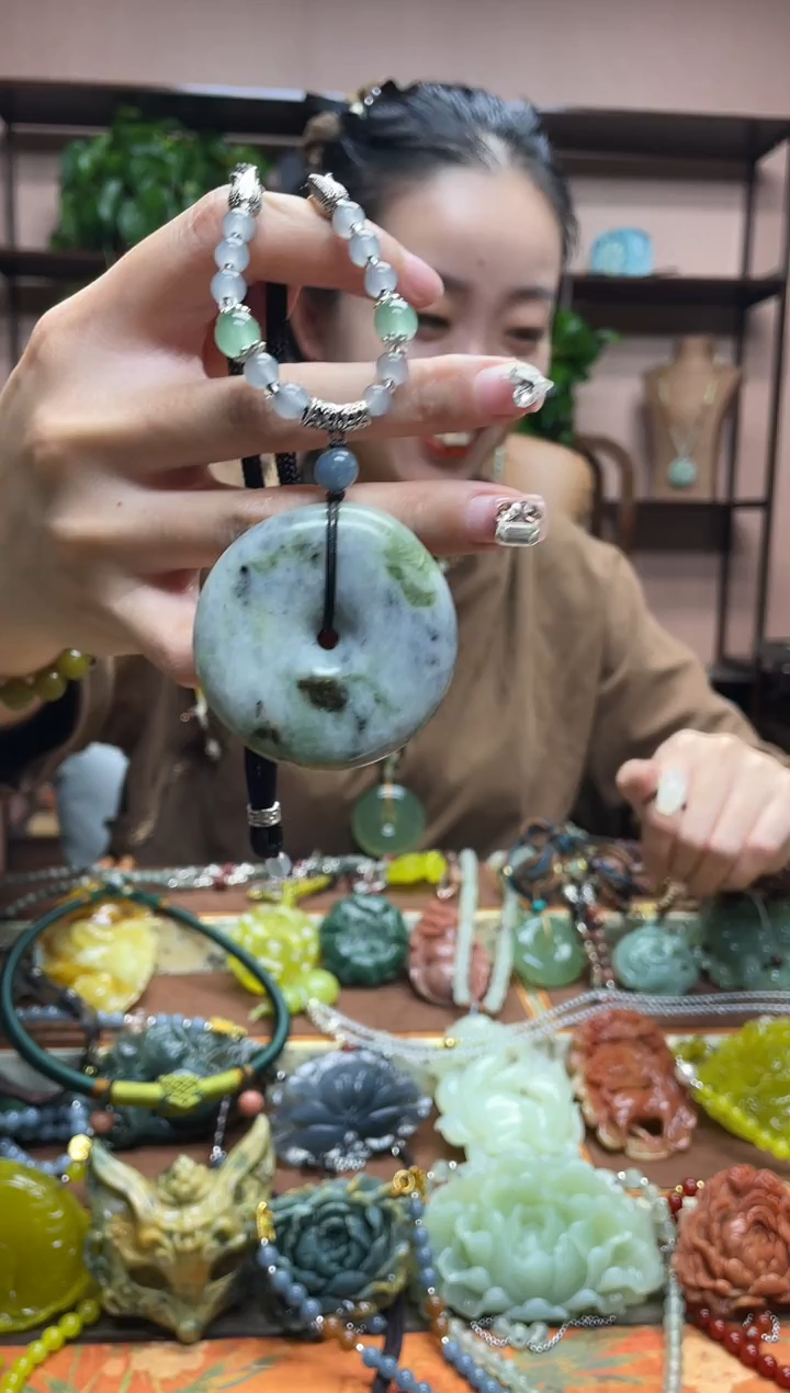 未镶嵌岫玉吊坠·