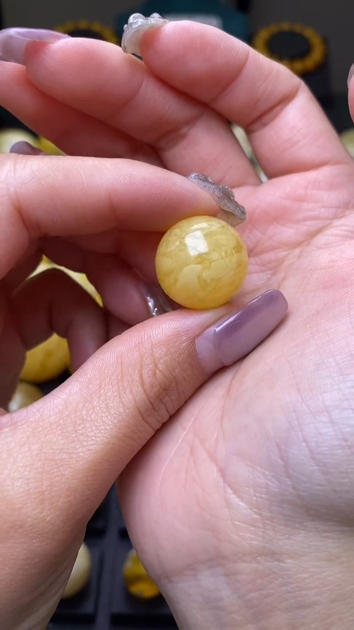 【闪购商品】琥珀裸石未镶嵌葵. 84