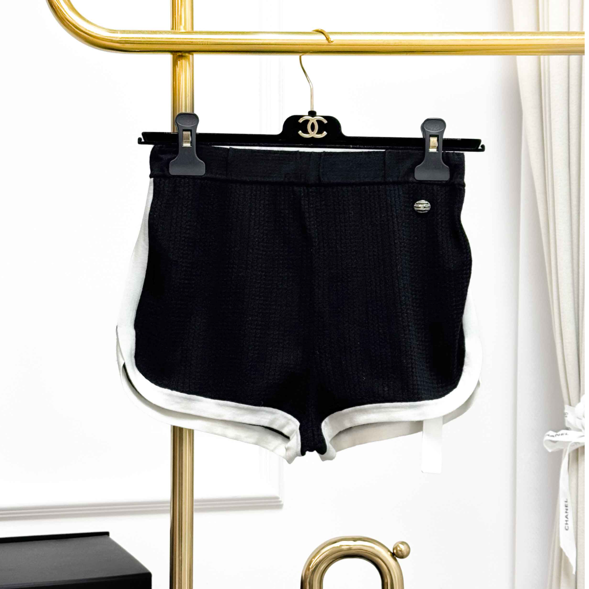 99新 Chanel/香奈儿 36码24C早春度假黑色白边钻扣短裤