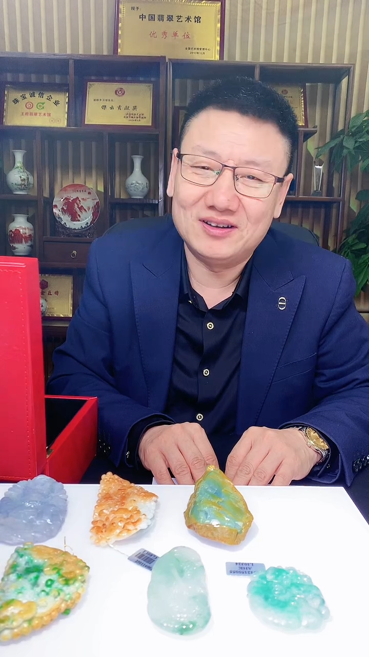 【闪购商品】定制翡翠未镶嵌1071hm-毛货挂件