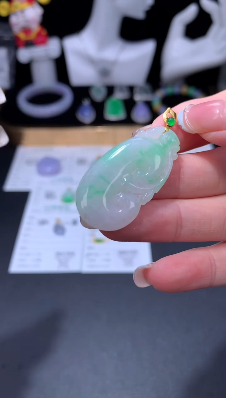 颈饰18K金镶嵌翡翠48小时鉴赏期 退货不扣服务费