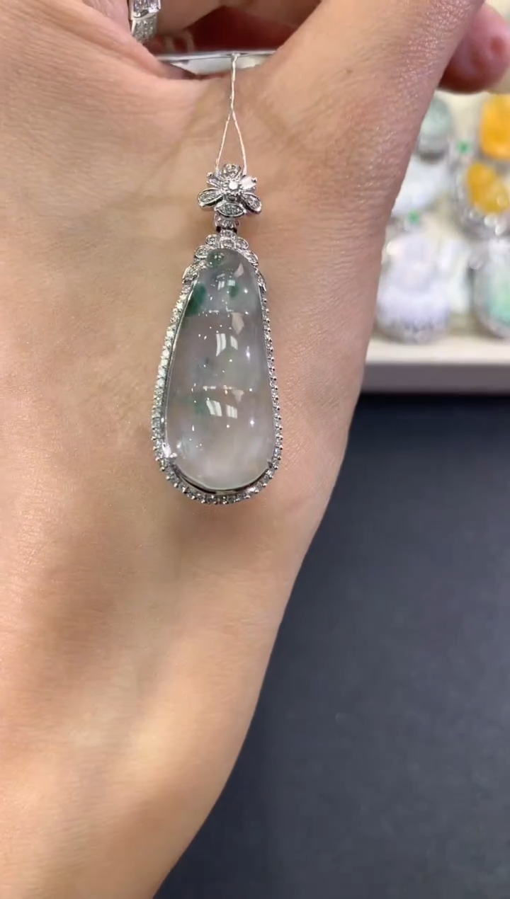 【闪购商品】翡翠吊坠(不含链)18K金镶嵌q77     