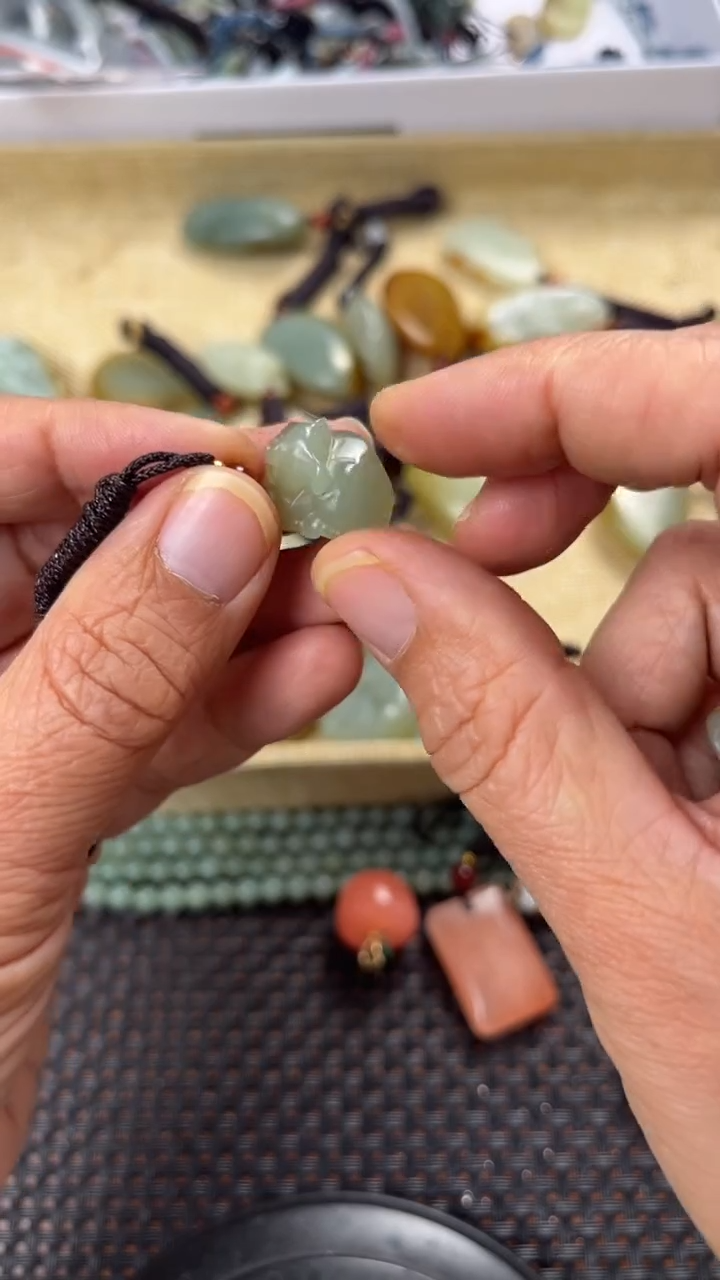 【闪购商品】和田玉颈饰未镶嵌多样性发货没有证书拍一发一有瑕