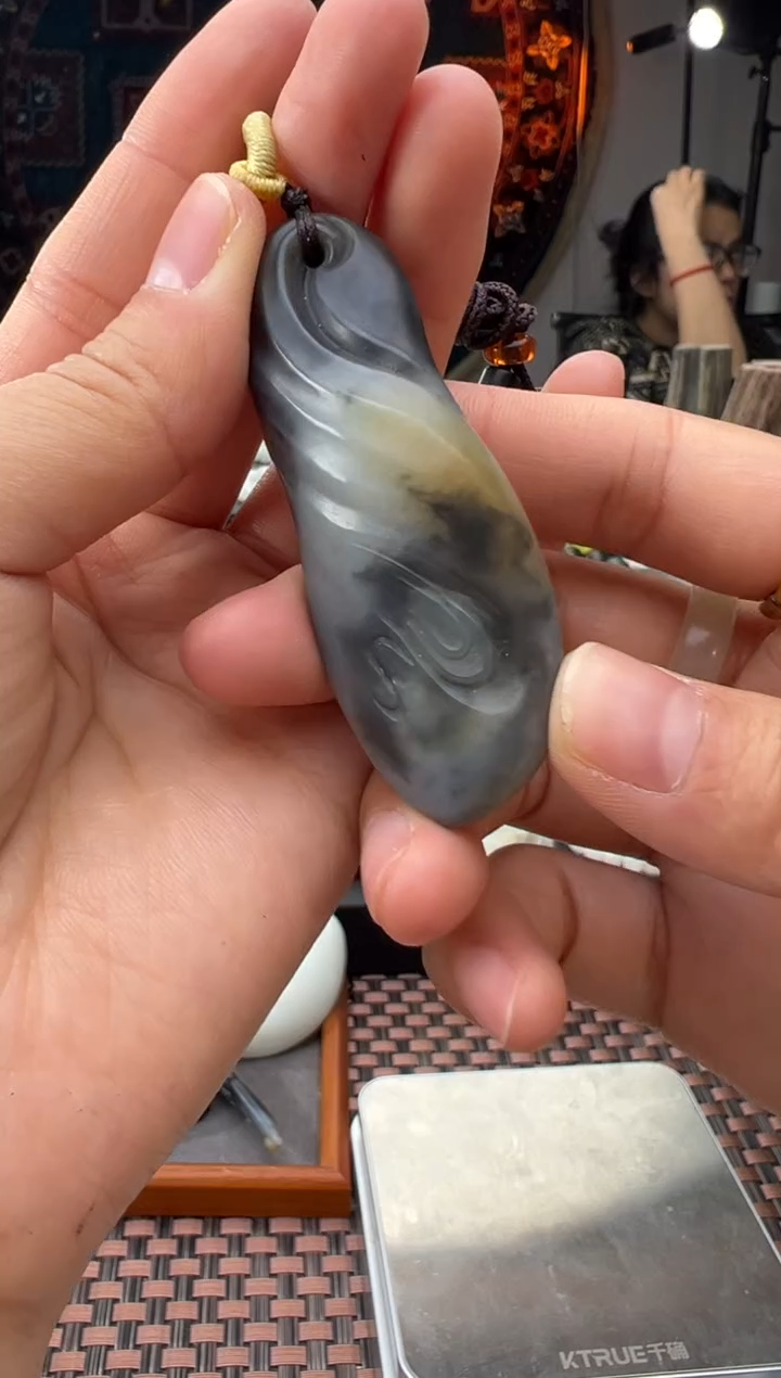 吊坠(赠链)未镶嵌和田玉楼兰三色吊坠