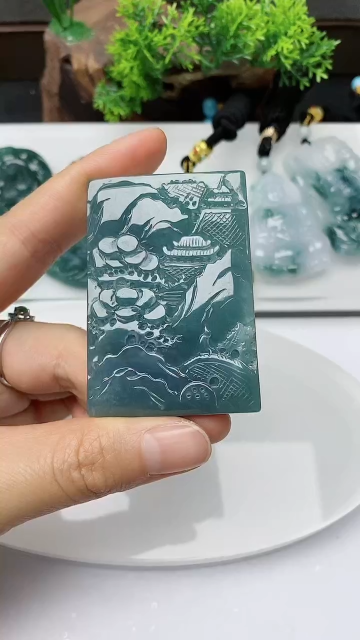 【闪购商品】翡翠颈饰未镶嵌          