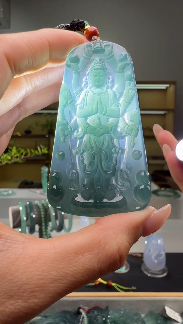 吊坠(赠链)未镶嵌翡翠观音