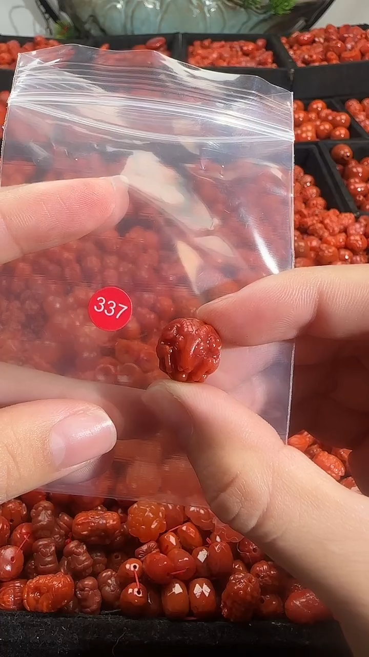 颈饰未镶嵌南红玛瑙1