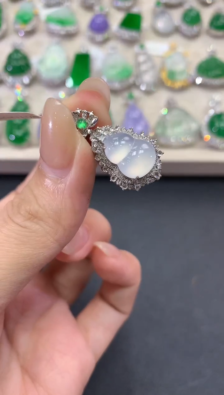 【闪购商品】翡翠吊坠(不含链)18K金镶嵌q135        