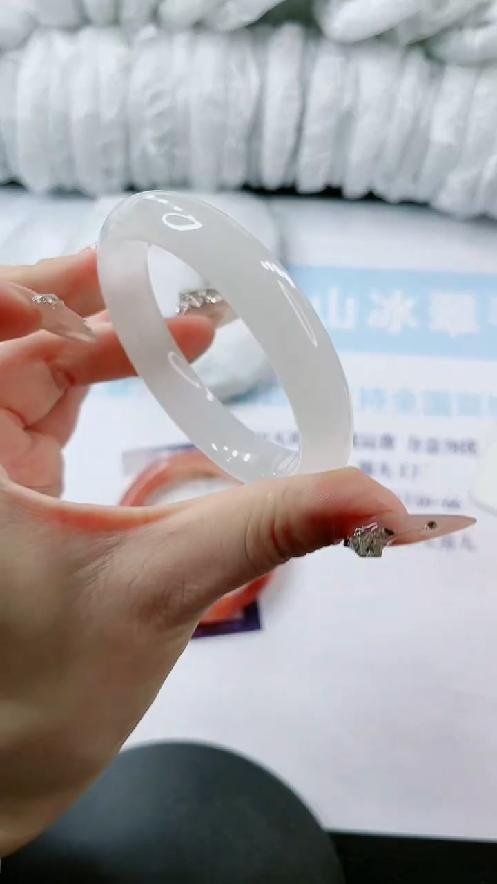 【闪购商品】石英质玉手镯未镶嵌多样性发货L410