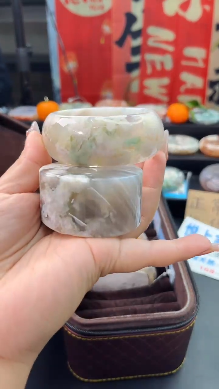 【闪购商品】石英质玉手镯未镶嵌赠送镯心（54圈口