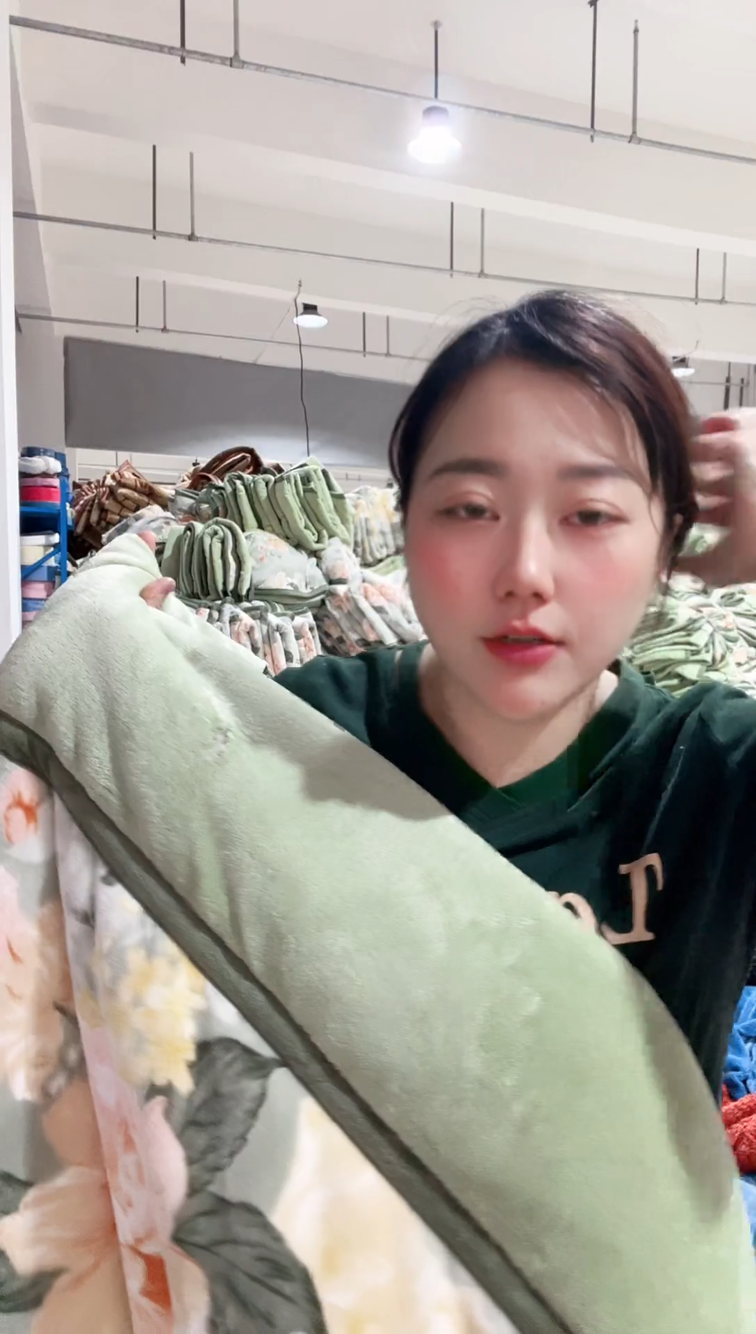 牛奶绒赫莲古娜被子  1.8*2.0米   瑕疵