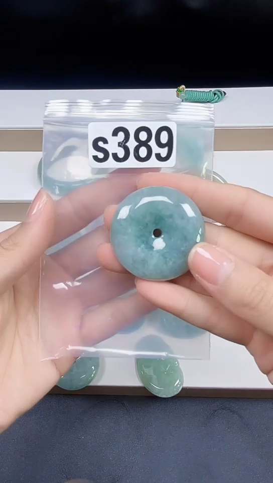 颈饰未镶嵌翡翠阿*天然翡翠吊坠挂件