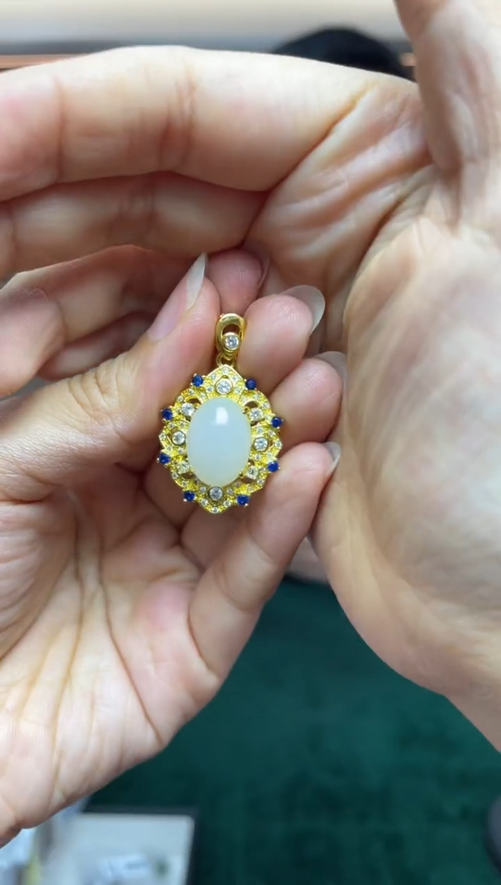 和田玉未镶嵌颈饰多样性发一件