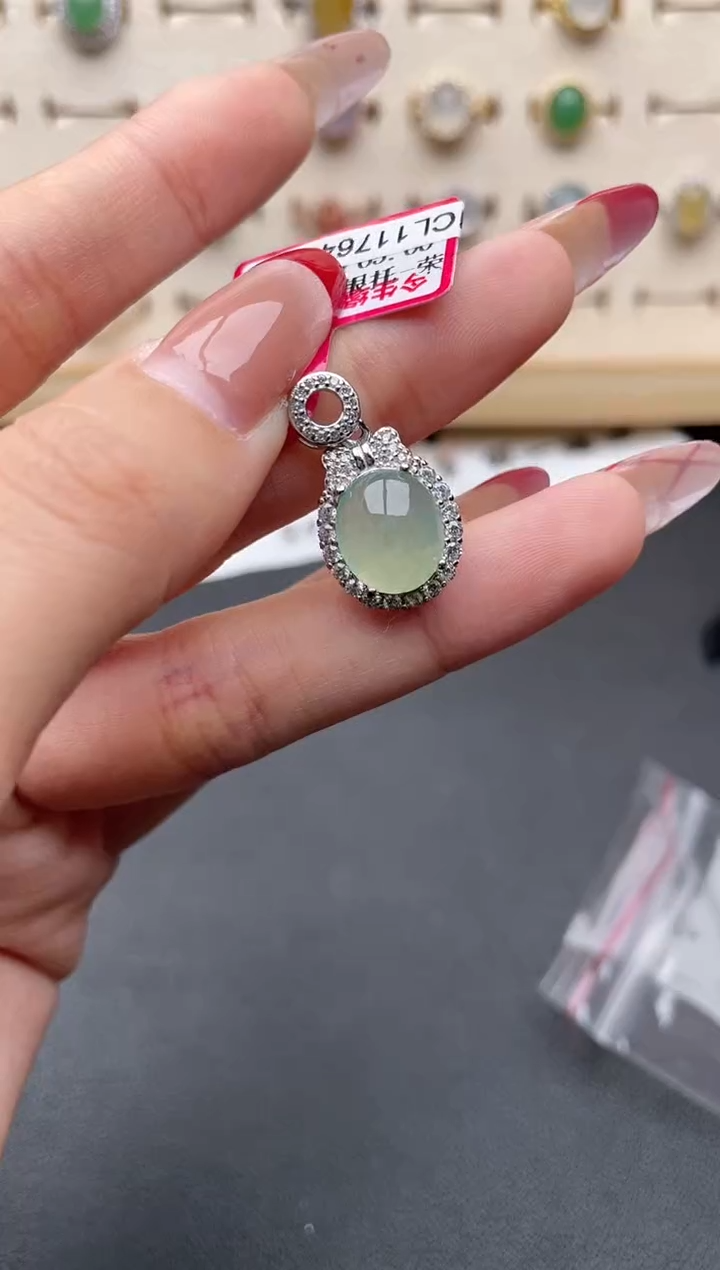 【闪购商品】翡翠吊坠(赠链)银S925镶嵌一物一证一礼盒