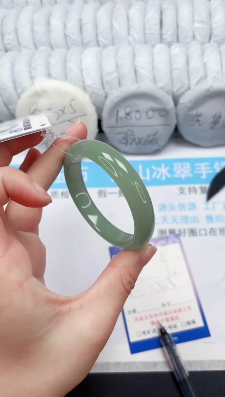 【闪购商品】石英质玉手镯未镶嵌59-53.5