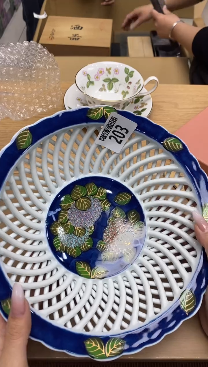 瓷片秋**痕隆莲瓷器欢迎大家