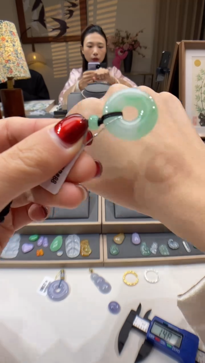 【闪购商品】翡翠颈饰未镶嵌甜甜圈