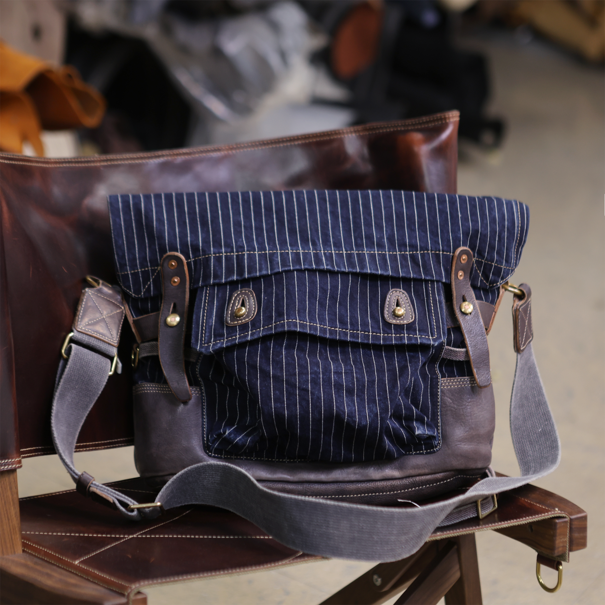 方向皮具/新款手工皮具经典复古德军面具包斜跨包单肩包男包8620