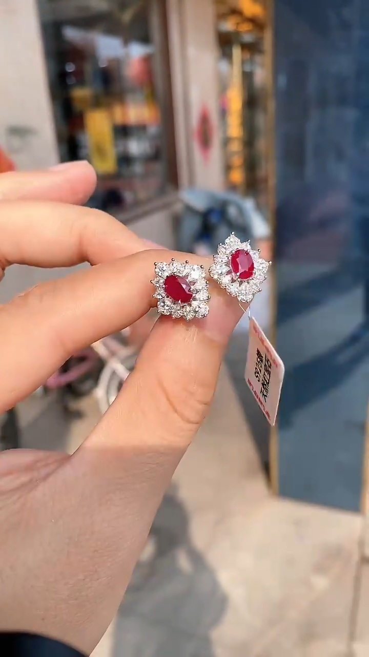 【闪购商品】红宝石耳饰银S925镶嵌耳钉