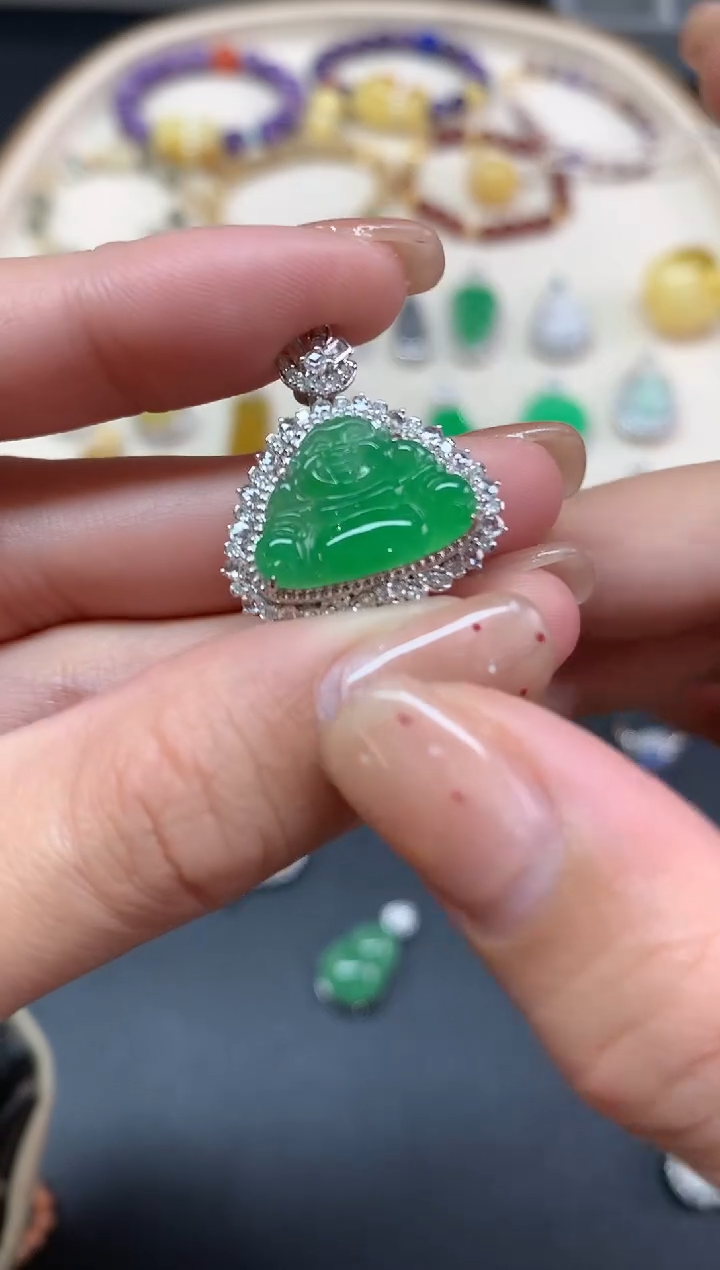 【闪购商品】翡翠吊坠(不含链)18K金镶嵌吊坠A440|9800