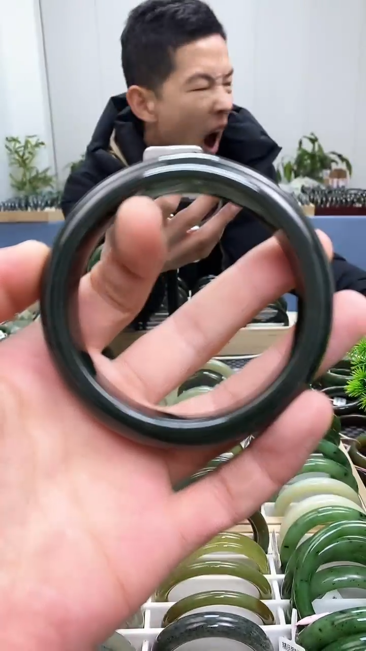 【闪购商品】和田玉手镯未镶嵌63