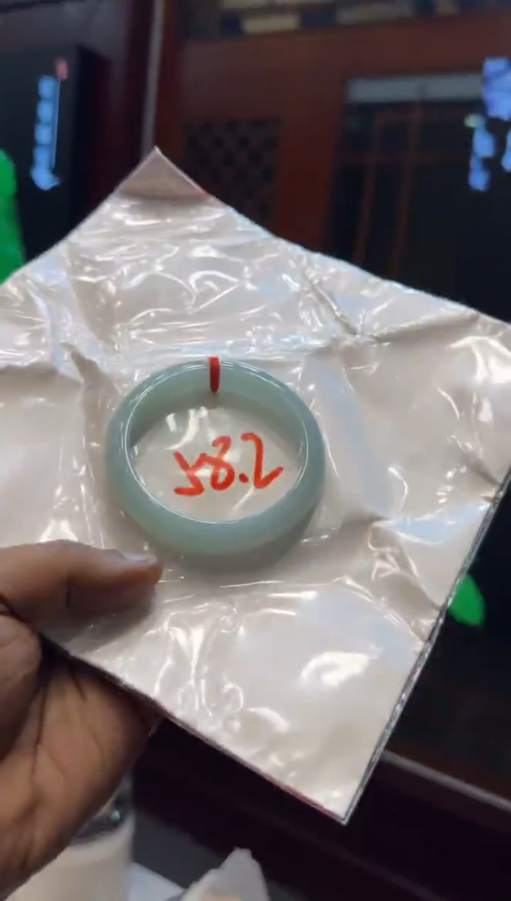 未镶嵌手镯翡翠手镯