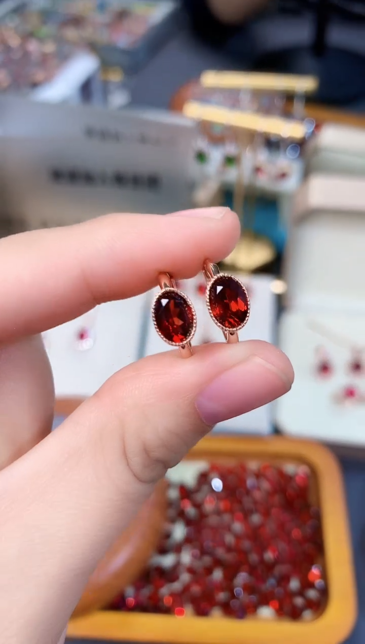 【闪购商品】石榴石耳扣银S925镶嵌天然