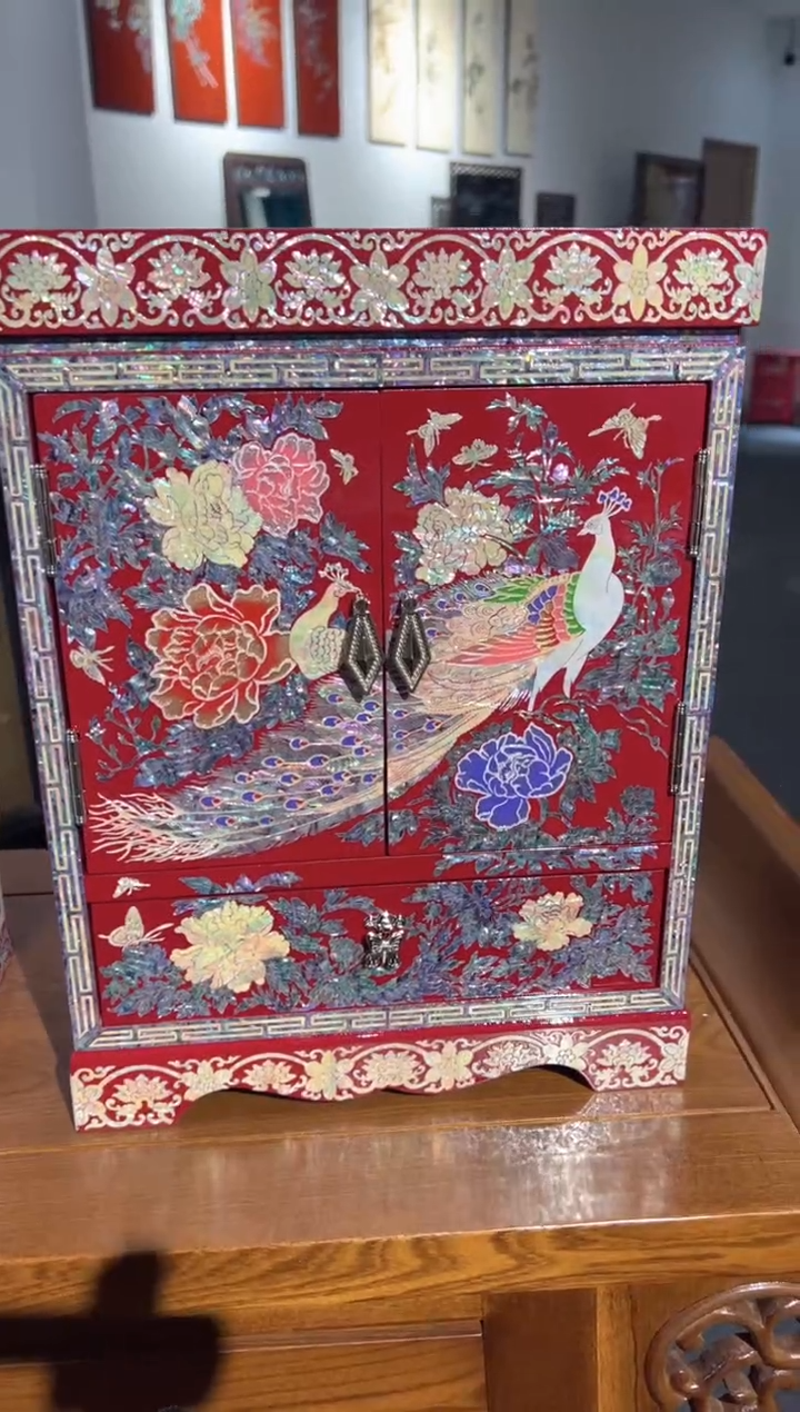 【闪购商品】大柜子孔雀·弘贝雅螺钿漆器文化馆