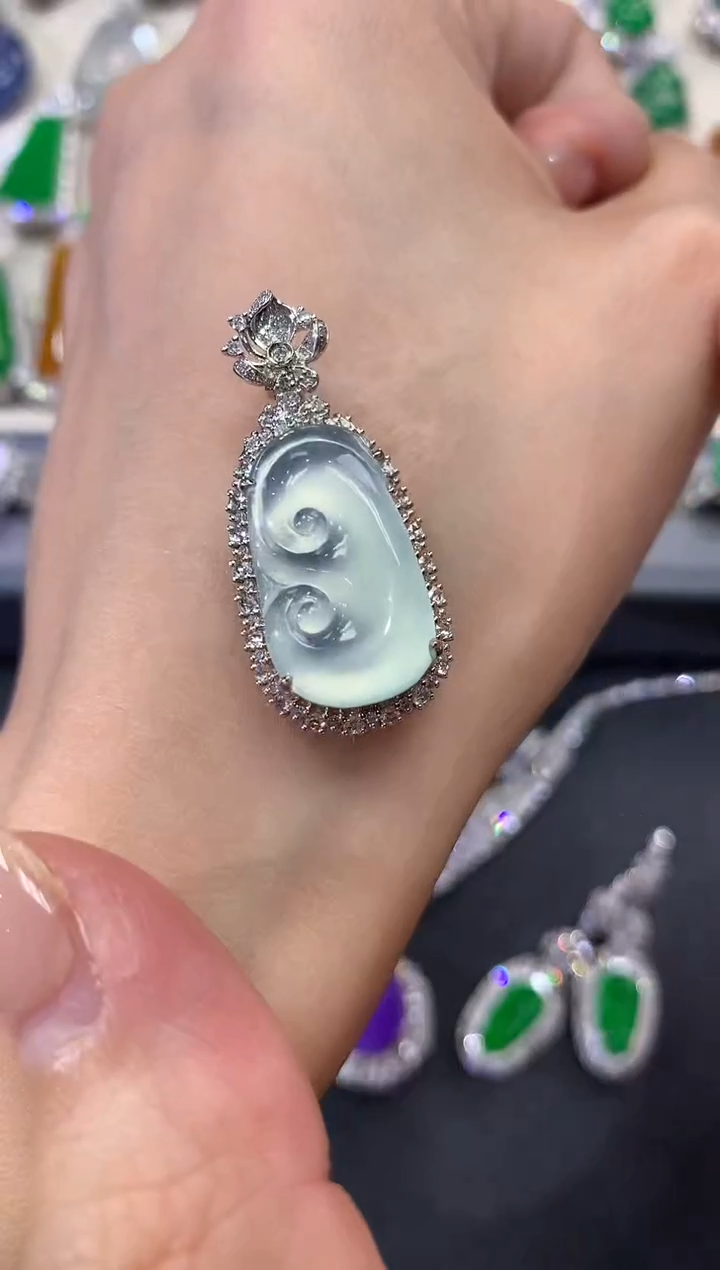 【闪购商品】翡翠吊坠(不含链)18K金镶嵌w63       