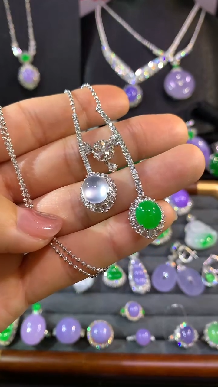 项链18K金镶嵌翡翠套链