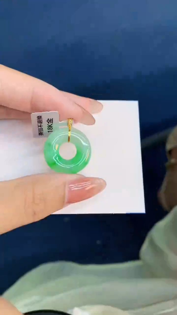 翡翠18K金镶嵌颈饰          1